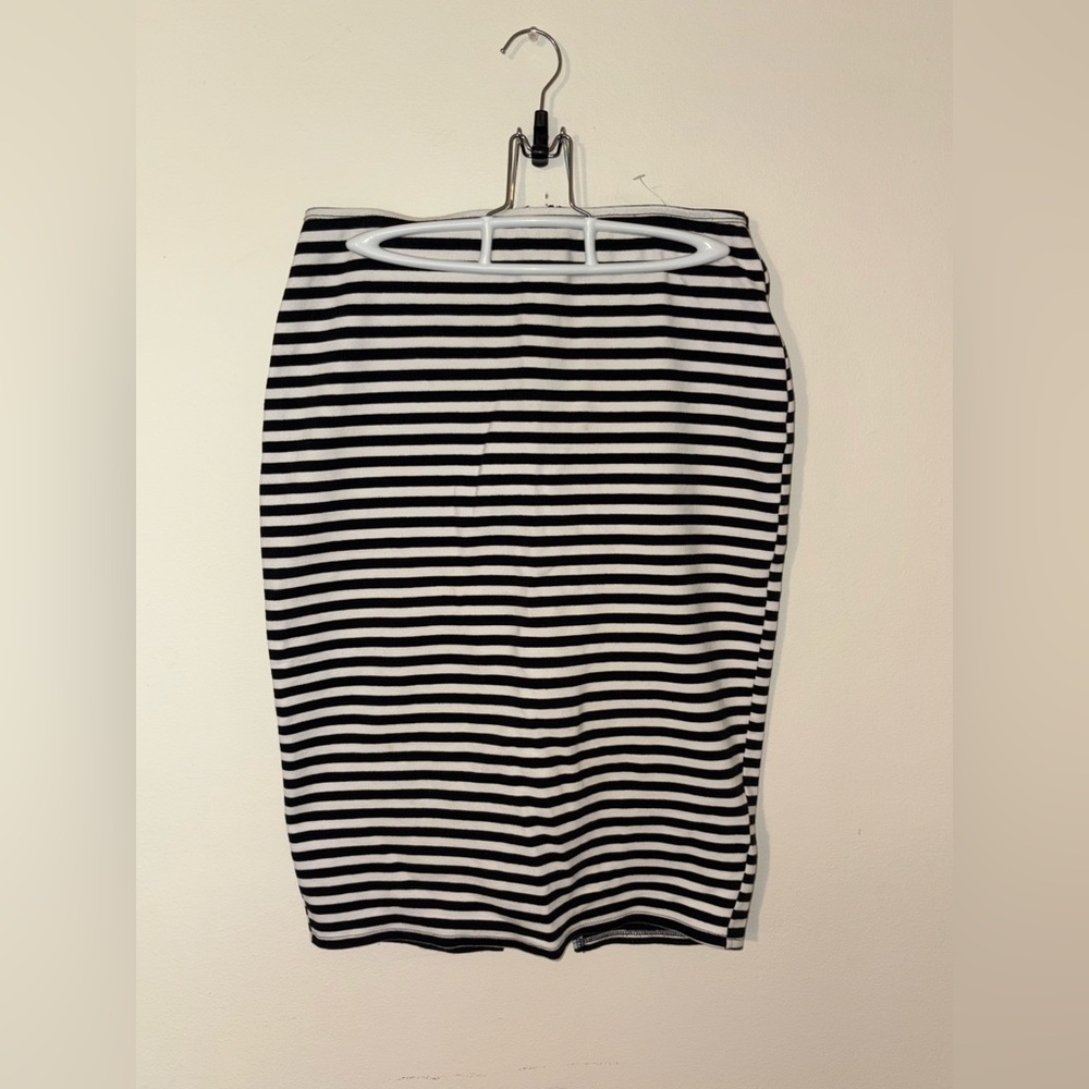 Abercrombie & Fitch Women’s Zipper Skirt Size Medium NWOT